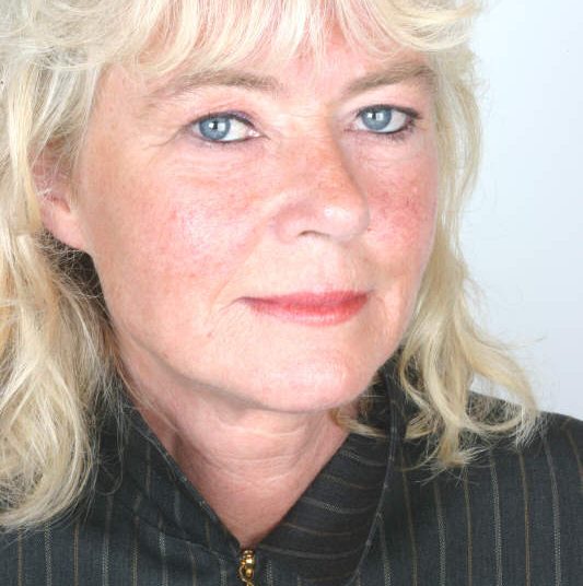 Sylvia B. - professional Dutch voice over talent at Voice Crafters