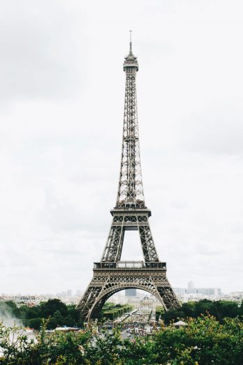 French-voice-over-language-Eiffel-Tower
