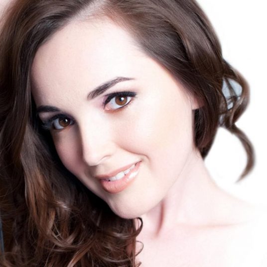 English (American) Voice Actor Lindsay S.