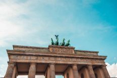 German voice over - Brandenburg Gate