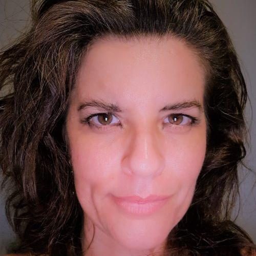 Adriana S. - קריינית מקצועית בPortuguese (Brazilian) שפת אם