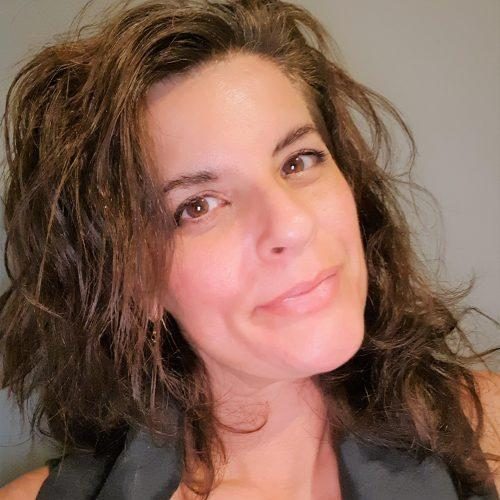 Adriana S. - קריינית מקצועית בPortuguese (Brazilian) שפת אם