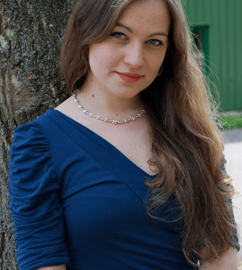 French Voice Actor Emilie L.
