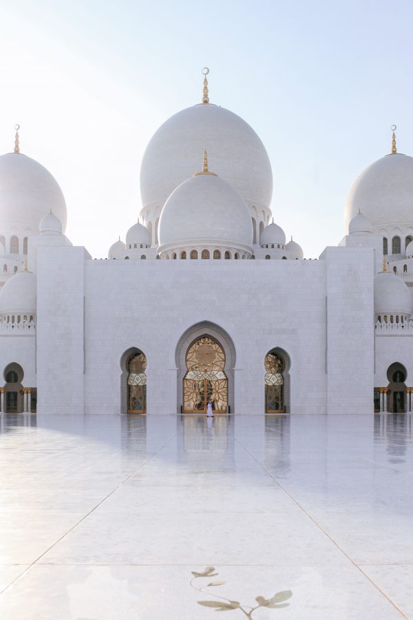 Arabic Voice Actors Photo Of White Mosque 600x900