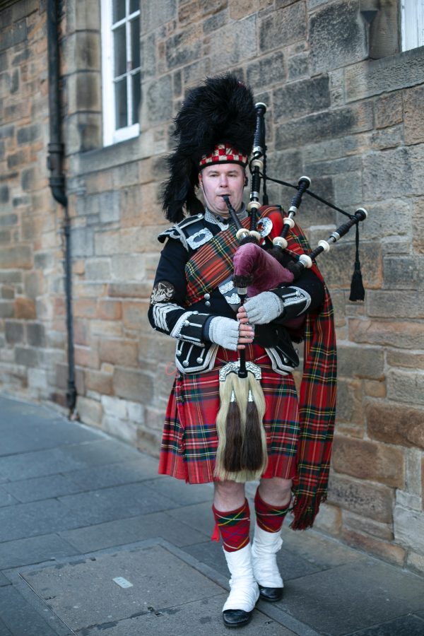 Scottish English Voice Actors Man Plays Bagpipes 600x900