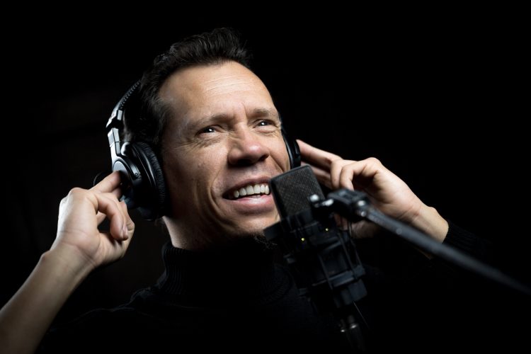 Spanish (Latin American) Voice Actor Alejandro L.