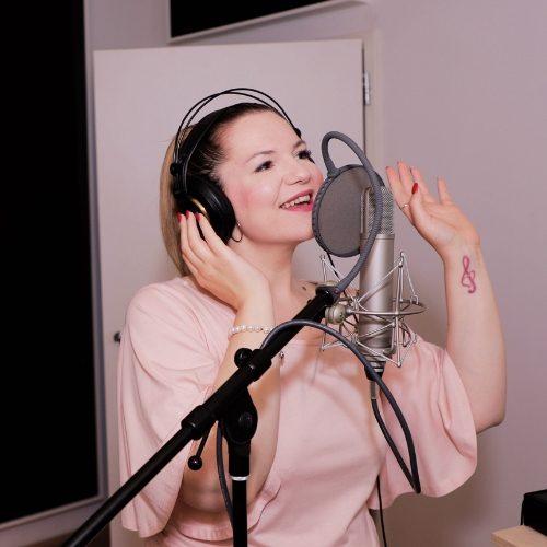 Veronica S. - professional English (International) voice actor at Voice Crafters