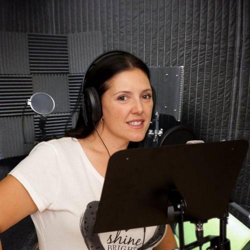 Andrea H. - professional English (American) voice actor at Voice Crafters