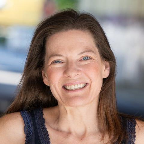 German Voice Actor Esther B.
