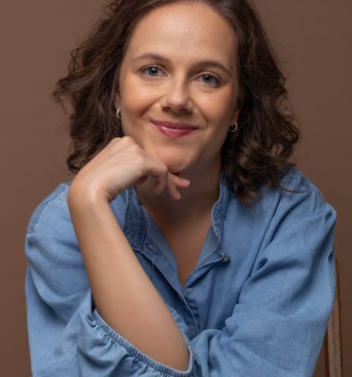 Portuguese (Brazilian) Voice Actor Maria Claudia F.