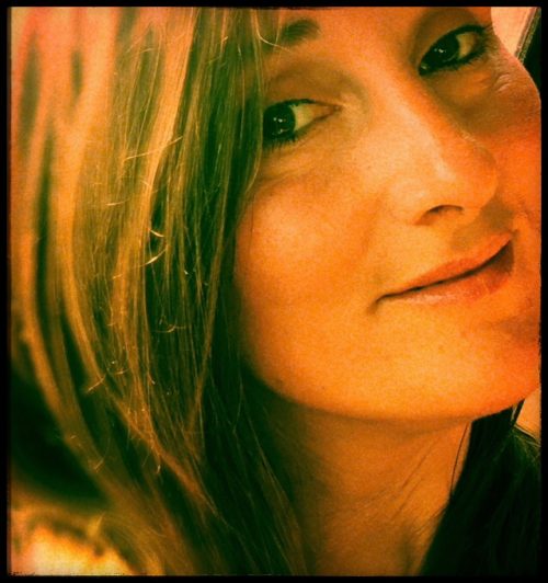 English (International) Voice Actor Luz C.