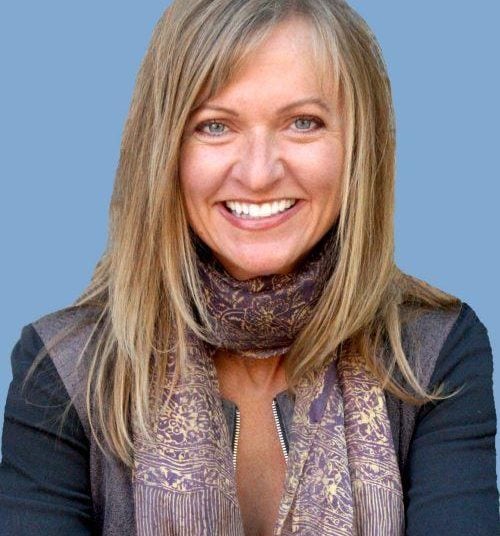 English (American) Voice Actor Carolyn D.